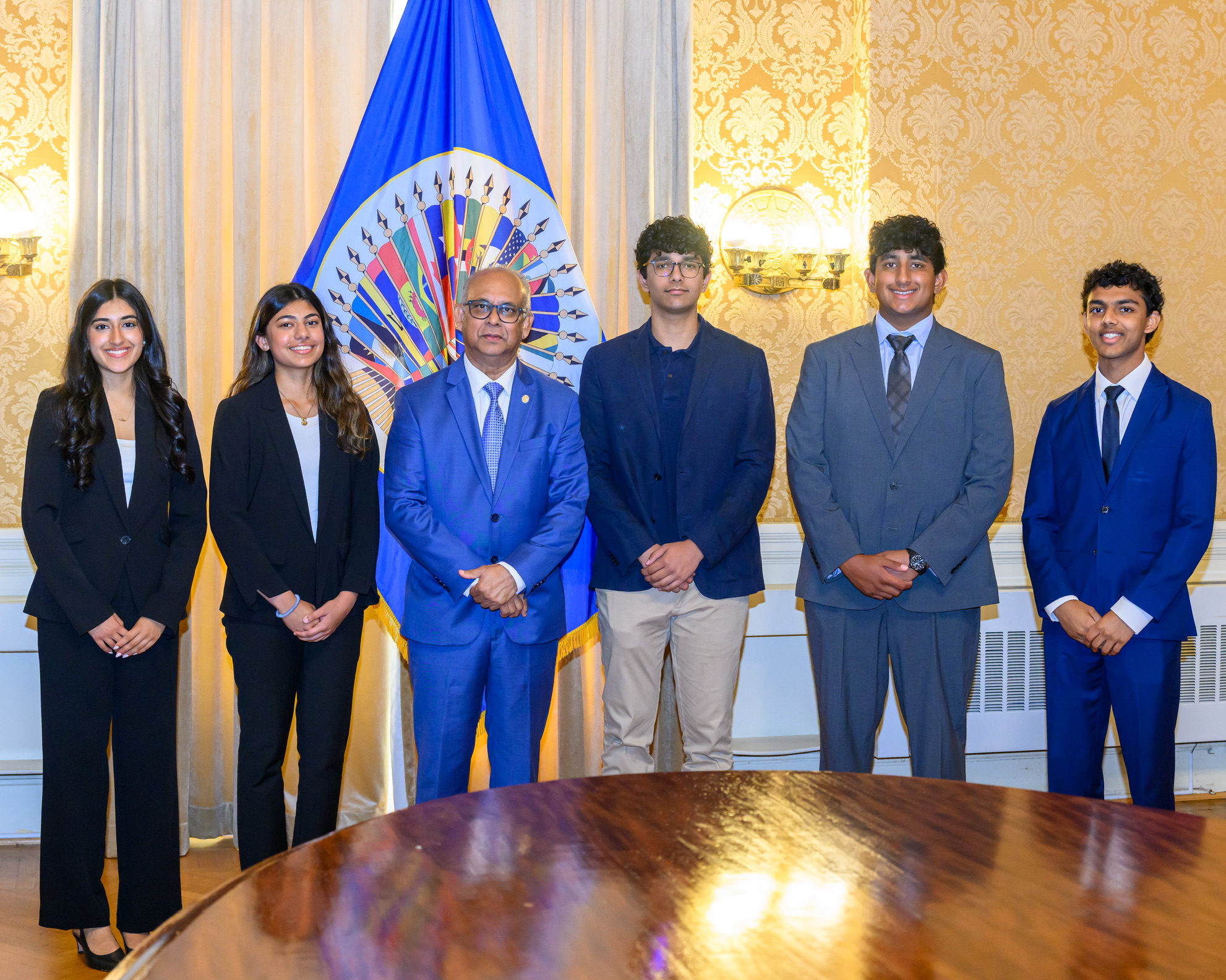 IYLC delegation with the Secretary General beside the OAS flag